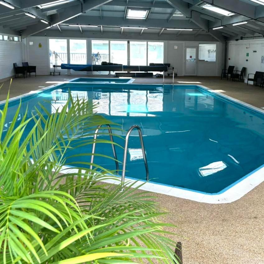 טורפוינט Sunset Sea View Chalet With Hot Tub מראה חיצוני תמונה